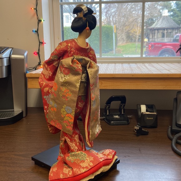 Vintage geisha doll on stand - Picture 5 of 7
